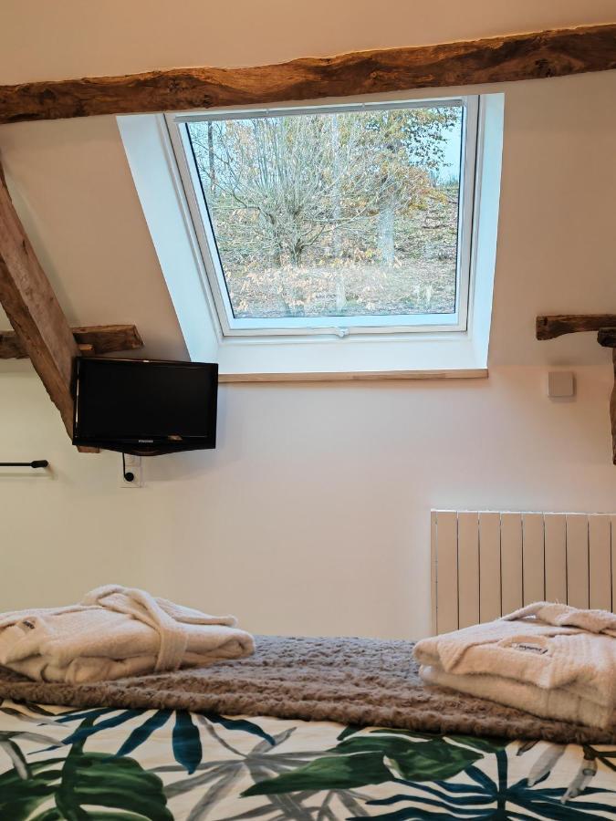 A La Memoire De Merlin & Spa Saint-Malon-sur-Mel Luaran gambar