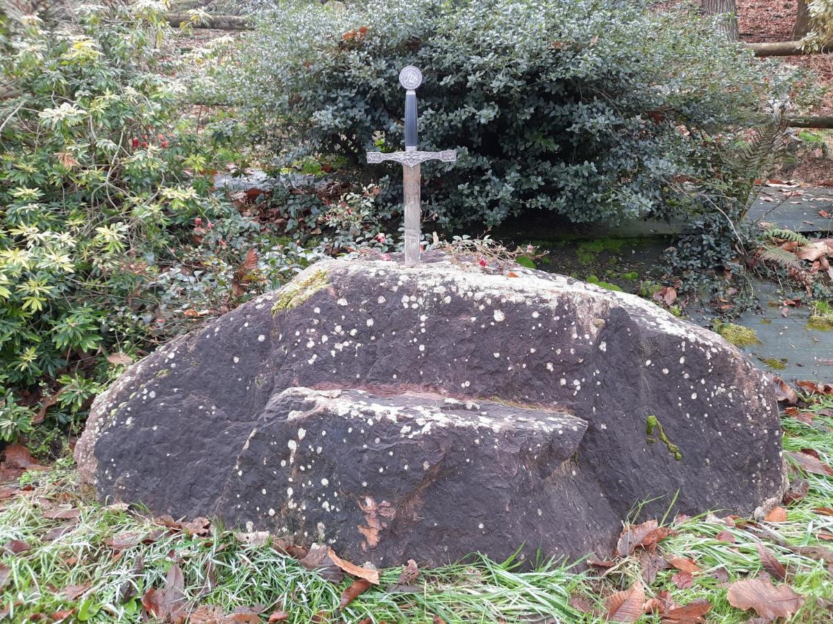 A La Memoire De Merlin & Spa Saint-Malon-sur-Mel Luaran gambar