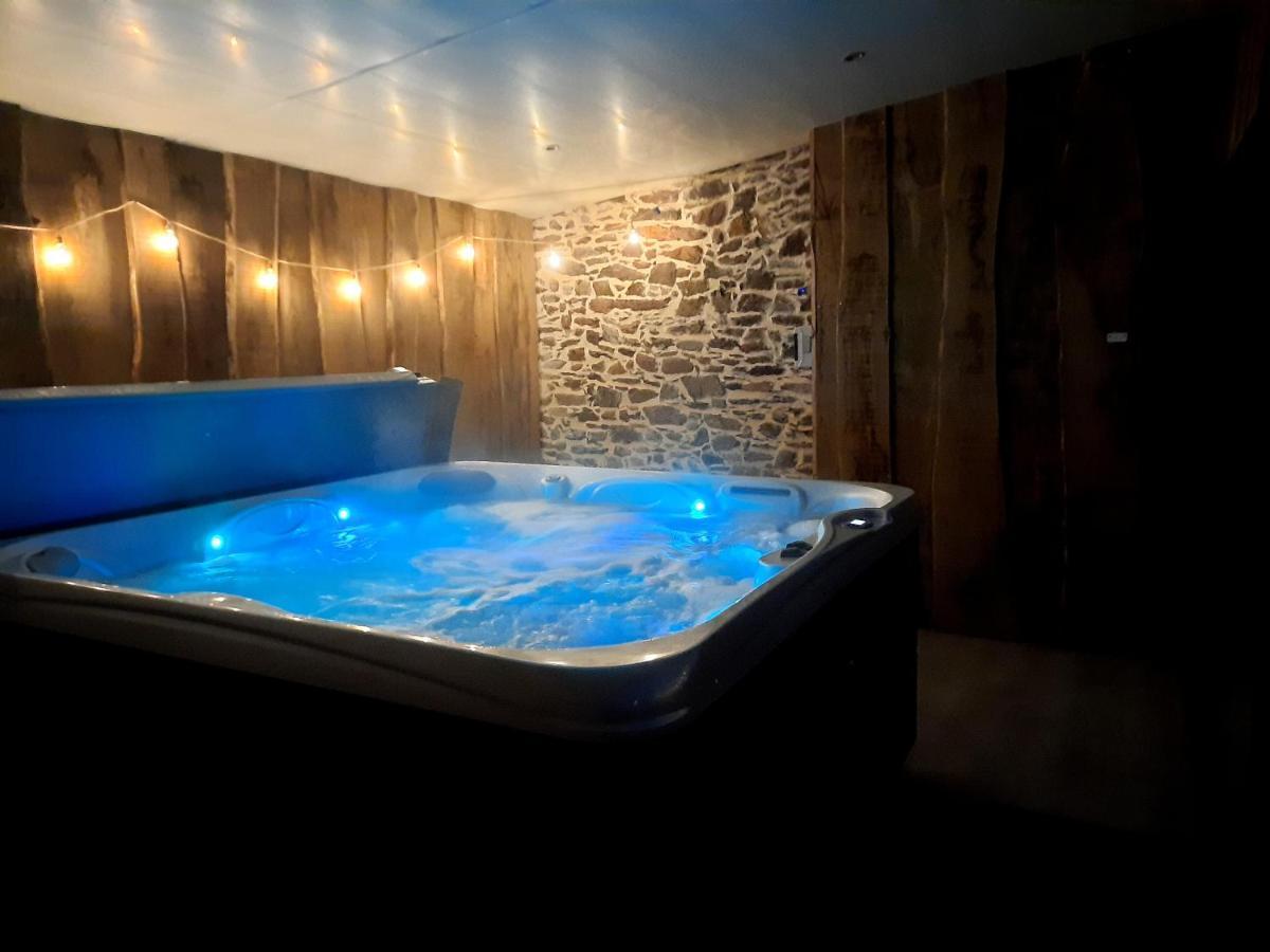 A La Memoire De Merlin & Spa Saint-Malon-sur-Mel Luaran gambar