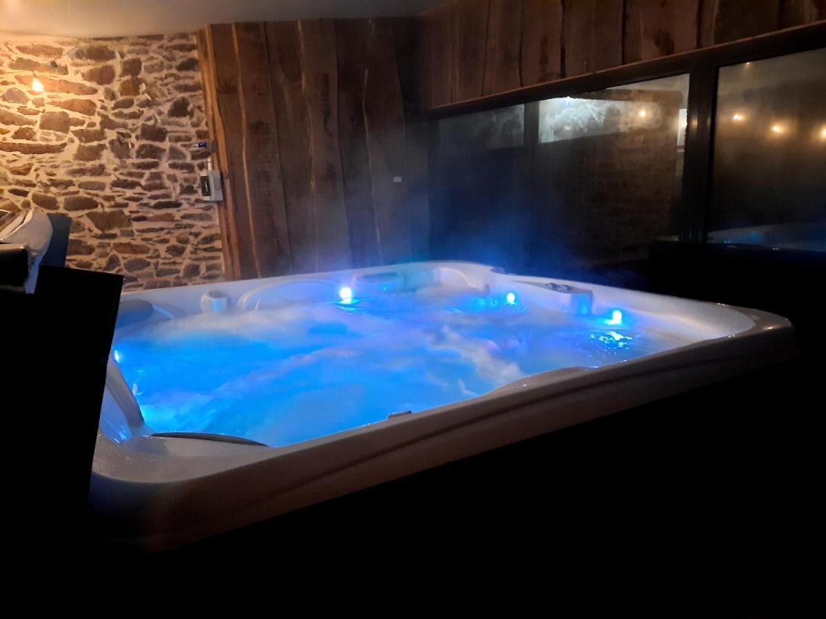 A La Memoire De Merlin & Spa Saint-Malon-sur-Mel Luaran gambar