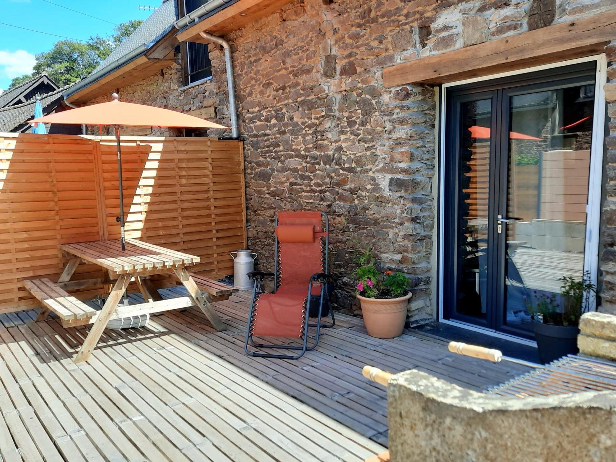 A La Memoire De Merlin & Spa Saint-Malon-sur-Mel Luaran gambar