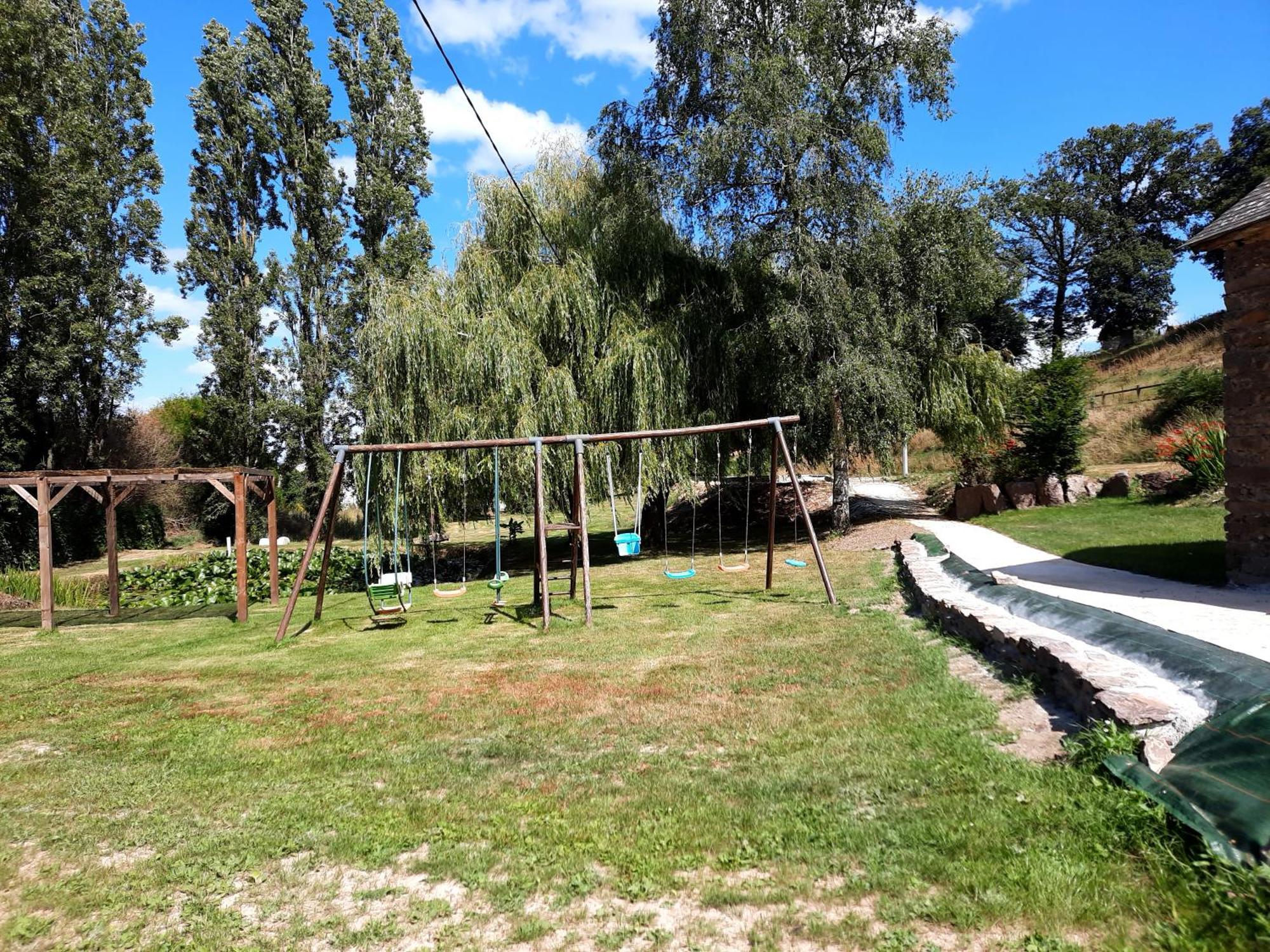A La Memoire De Merlin & Spa Saint-Malon-sur-Mel Luaran gambar